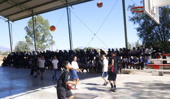 Celebran a estudiantes con básquetbol en Jerez
