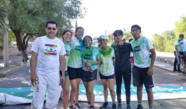 Participan en la Carrera de los Colores