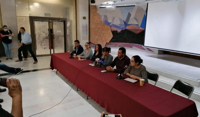 «Los plurales no pierden oportunidad»: grupo oficialista