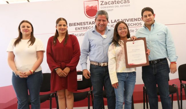 Entregan certificados de techos firmes y mejoramiento de vivienda