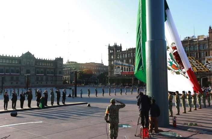 Izan bandera en memoria de víctimas de sismos