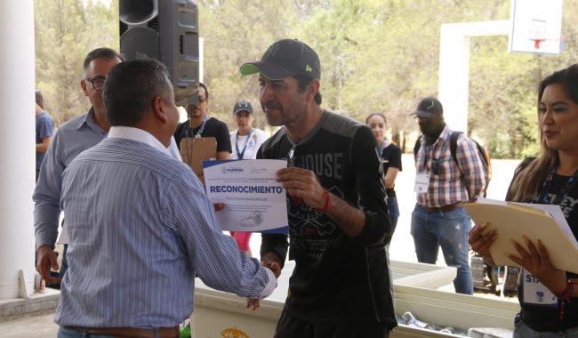 Reconocen trayectoria de docentes calerenses
