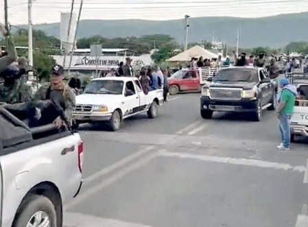 Pelean frontera sur: toma Cártel pueblo