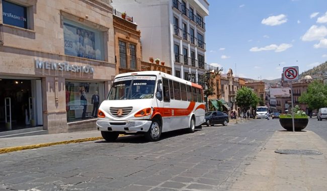 Sube un peso pasaje de transporte público