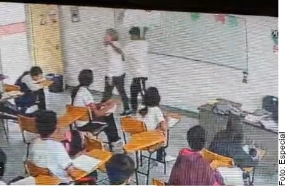Ataca alumno a maestra con arma blanca en Coahuila