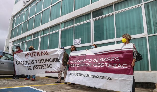 Jubilados y pensionados se manifiestan en la ASE