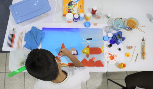Estudiante de primaria emiten mensaje para cuidar al mar