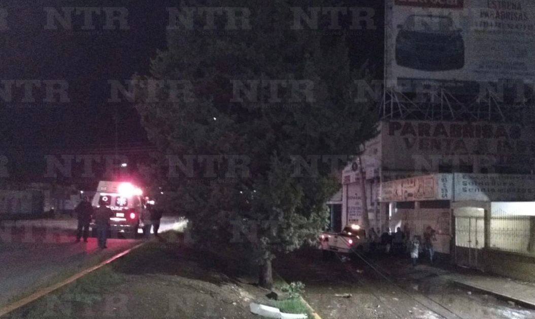 Se impacta contra un poste en El Mineral
