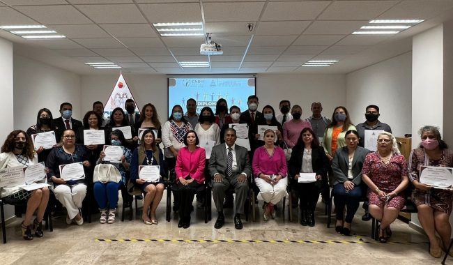 Clausuran diplomado en derechos humanos