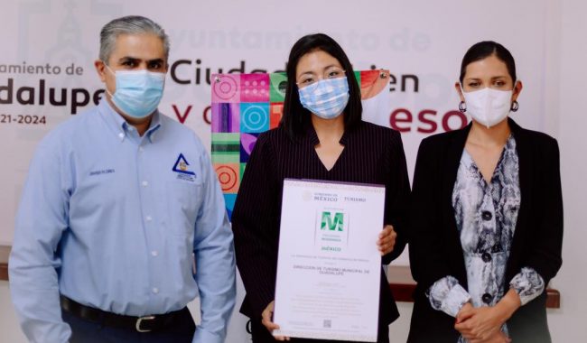 Reciben Distintivo M
