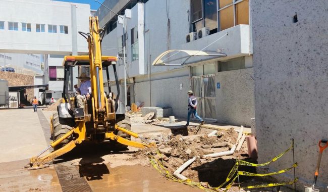 Construyen rampa en ISSSTE
