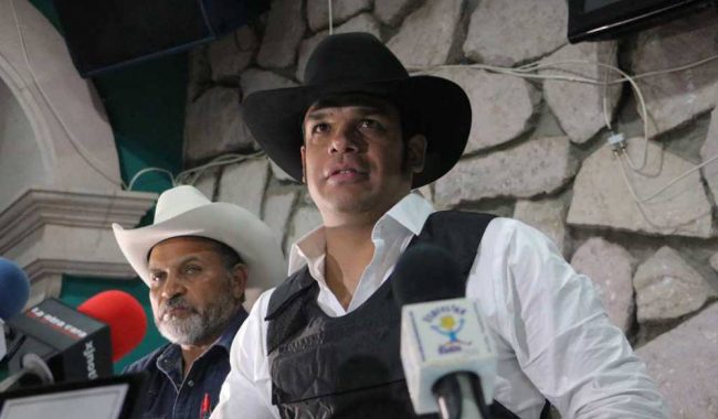 Reclama Marco Flores asesinato de su chofer
