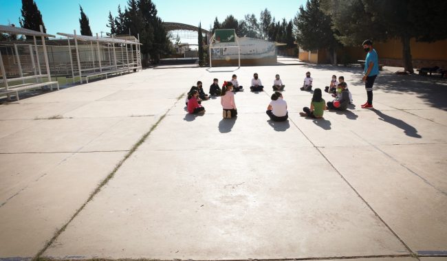 Pagan a educadoras