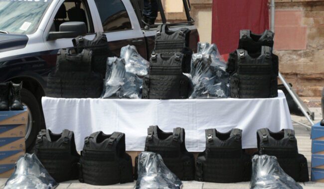 Entregan patrullas, chalecos antibalas y cascos a elementos policiales en Fresnillo