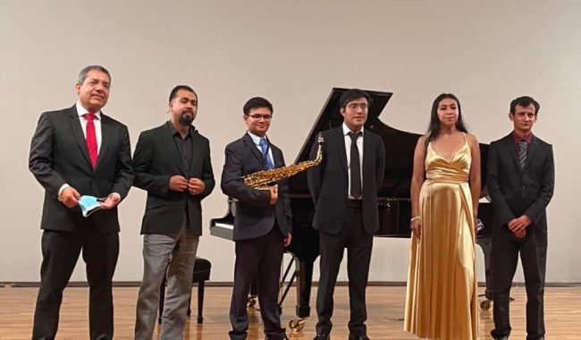 Universitarios ofrecen concierto