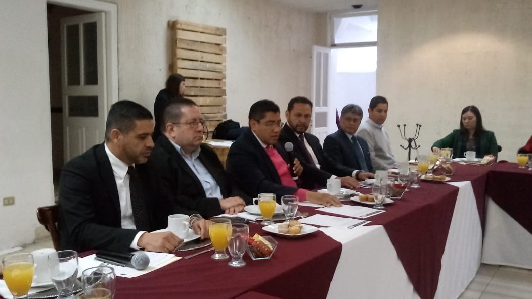 Se reúnen banqueros con municipio