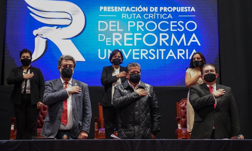 Realizan foro de reforma universitaria