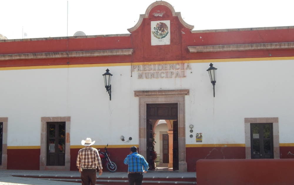Exigen servicios en Los Guardados