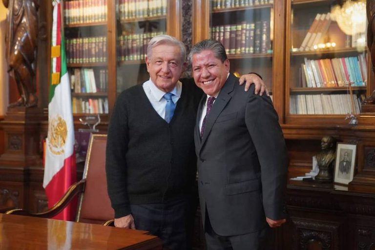 Analizan con AMLO universalización de la salud