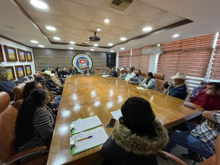 Se reúne alcalde con concejales y delegados