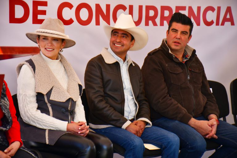 Entregan apoyos a productores de Guadalupe