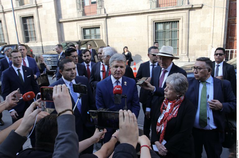 Acuerdan con congresistas de EU atender migración