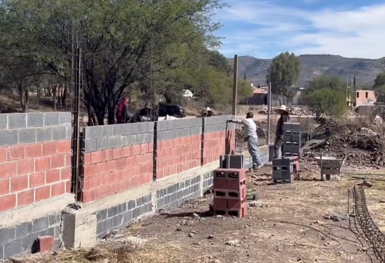 Avanza cerco perimetral en primaria de Villanueva