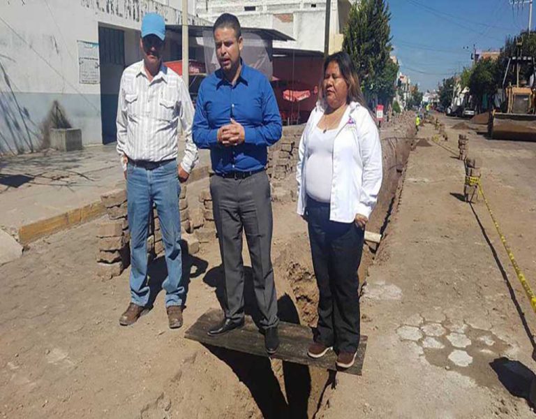 Cambian tubería en Barrio de Veracruz