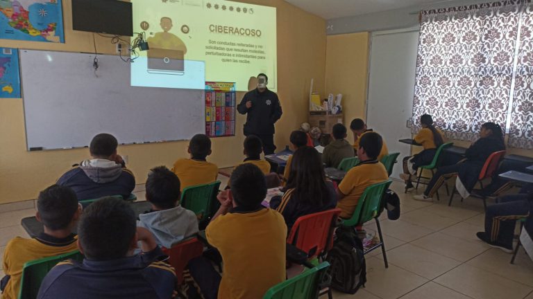 Capacitan a estudiantes para prevenir ciberdelitos