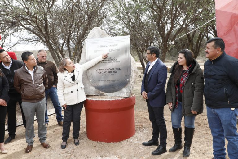 Colocan primera piedra de Cecati en Río Grande