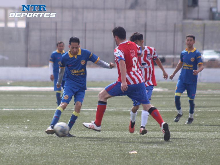 Deportivo Mike saca la casta y avanza