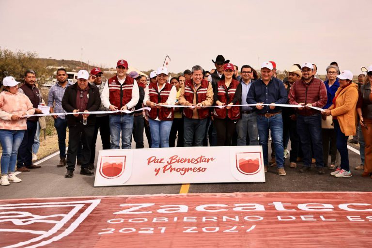 Entregan obra de rehabilitación de carretera en Fresnillo