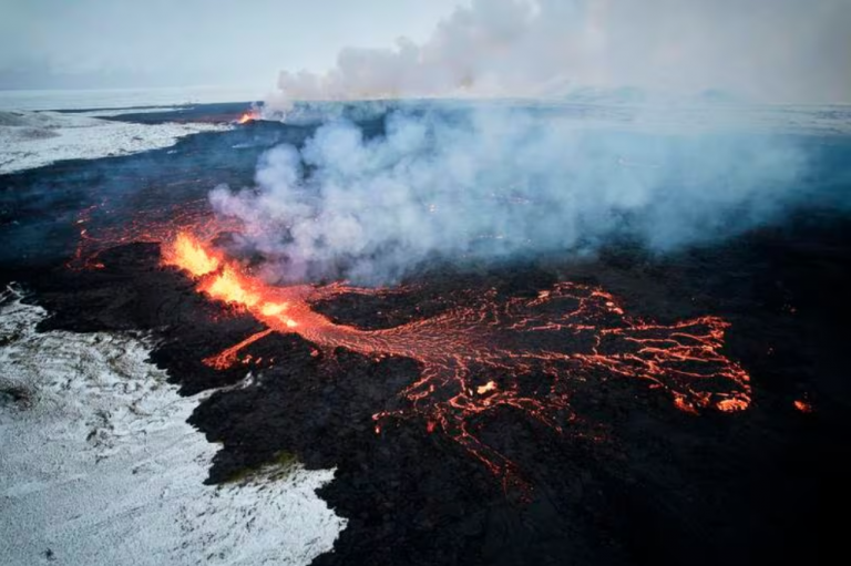 Erupción volcánica en Islandia: ¿Lava y nube tóxica llegarán a poblados? Esto dicen expertos