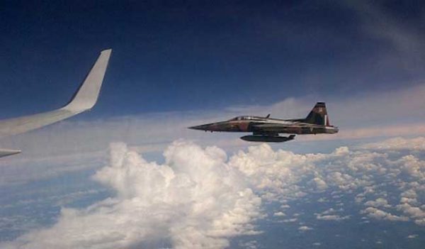 Escoltan cazas F-5 avión en el que viaja Calderón hacia Tamaulipas