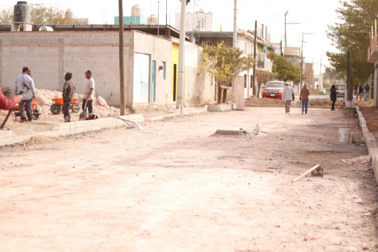Inician pavimentación en calle Margaritas