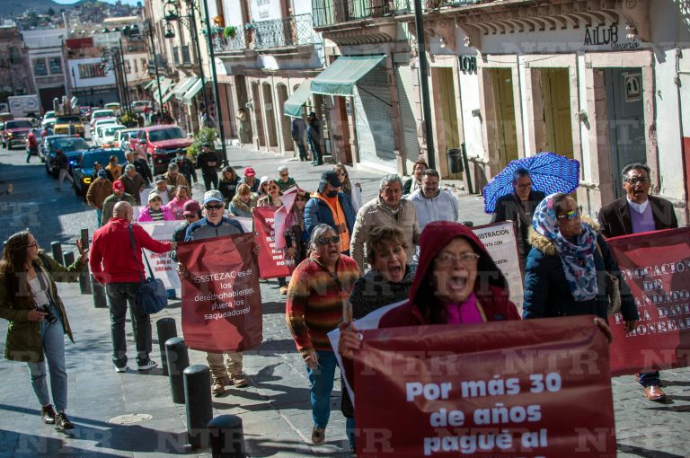 Plantan diputados a jubilados del Issstezac