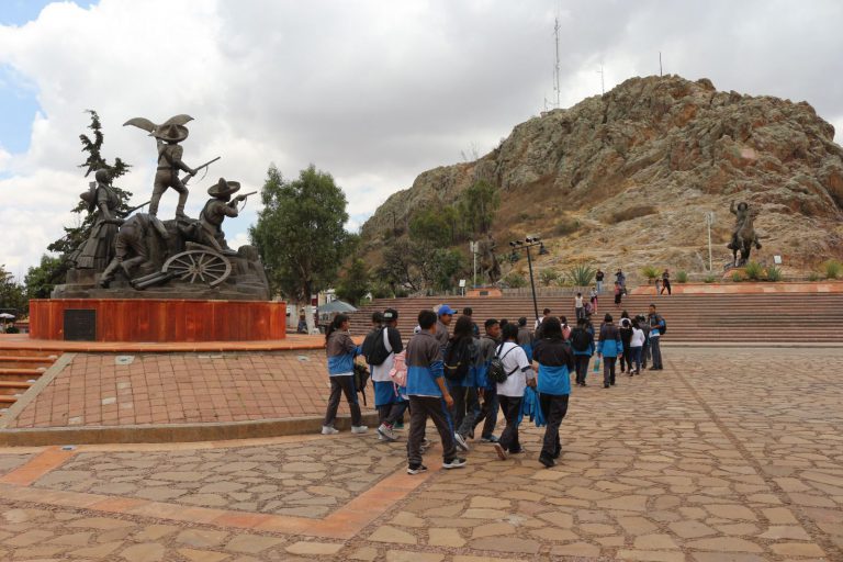 Los capacitan para mejorar servicios en cerro de La Bufa