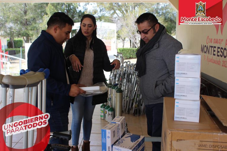 Migrantes apoyan con insumos médicos en Monte Escobedo