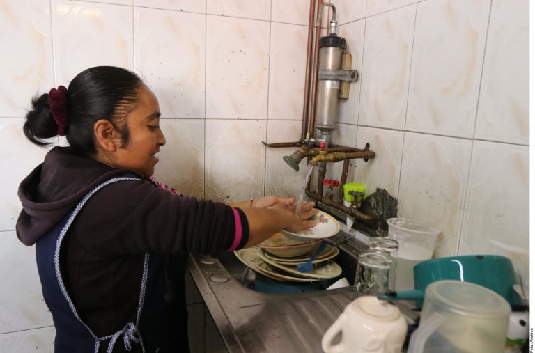 Mujeres en la pobreza, por labores no remuneradas