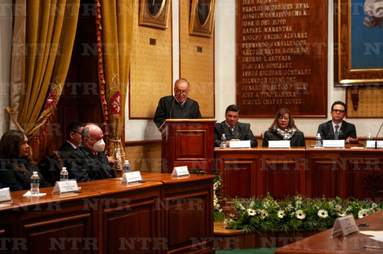 Rinde Arturo Nahle García su último informe