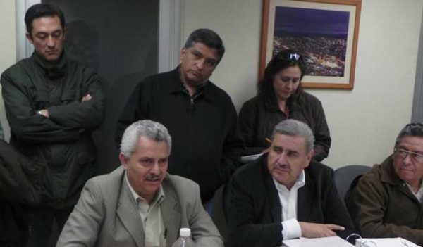 Reclaman docentes a la SEC pago de prestaciones