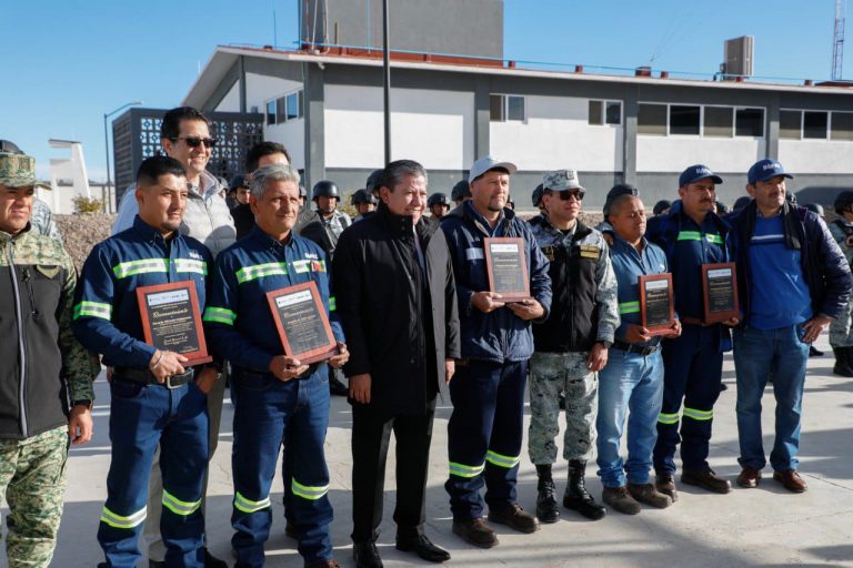 Reconocen a trabajadores de JIAPAZ