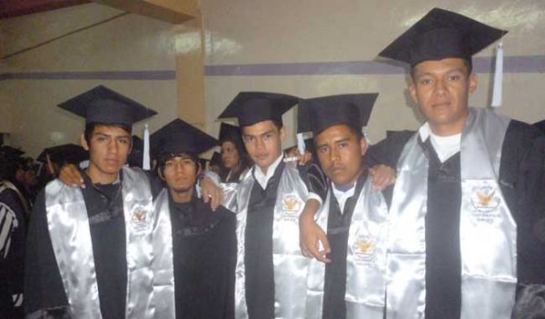 Se gradúan 205 alumnos del CECYTEZ Río Grande