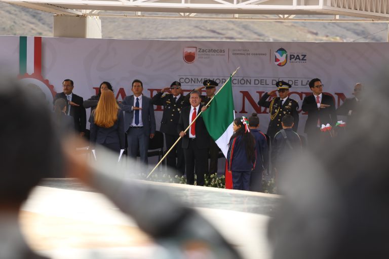 Conmemoran el Día de la Bandera