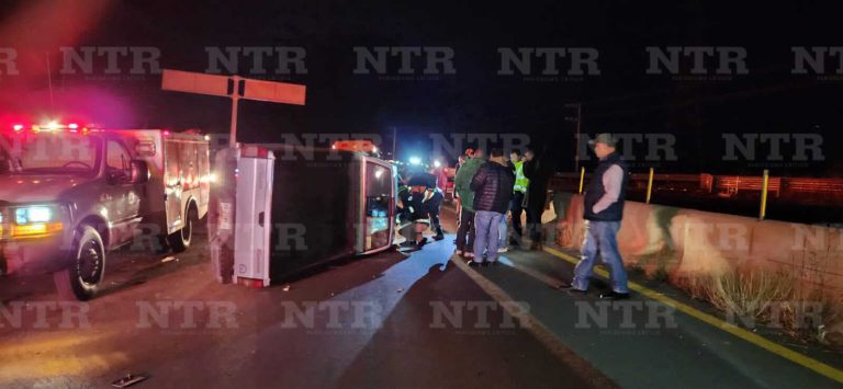 Registran choque y volcadura sobre carretera federal 54