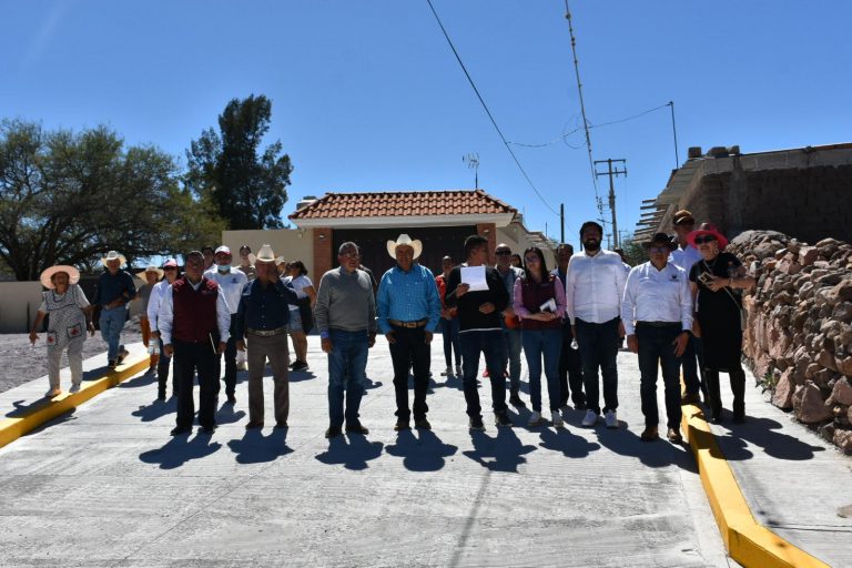 Entregan obras de pavimentación en Villanueva