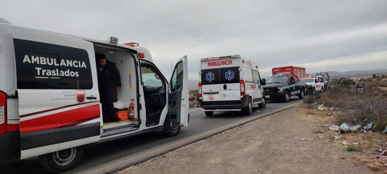Adultos mayores terminan en el hospital tras volcadura