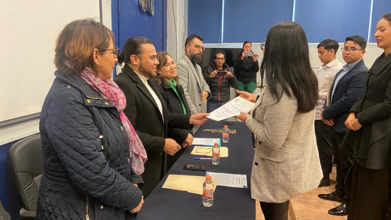 Alumnos de QFB se titulan mediante el EGEL