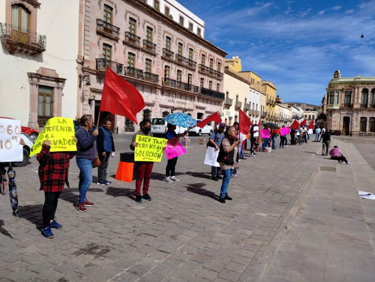 Se manifiesta Antorcha Campesina frente a Palacio de Gobierno