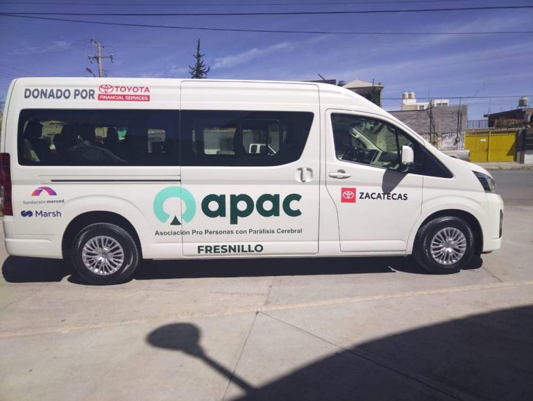 Dona Toyota camioneta a Apac Fresnillo